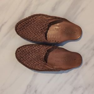 Coconuts by Matisse woven slides